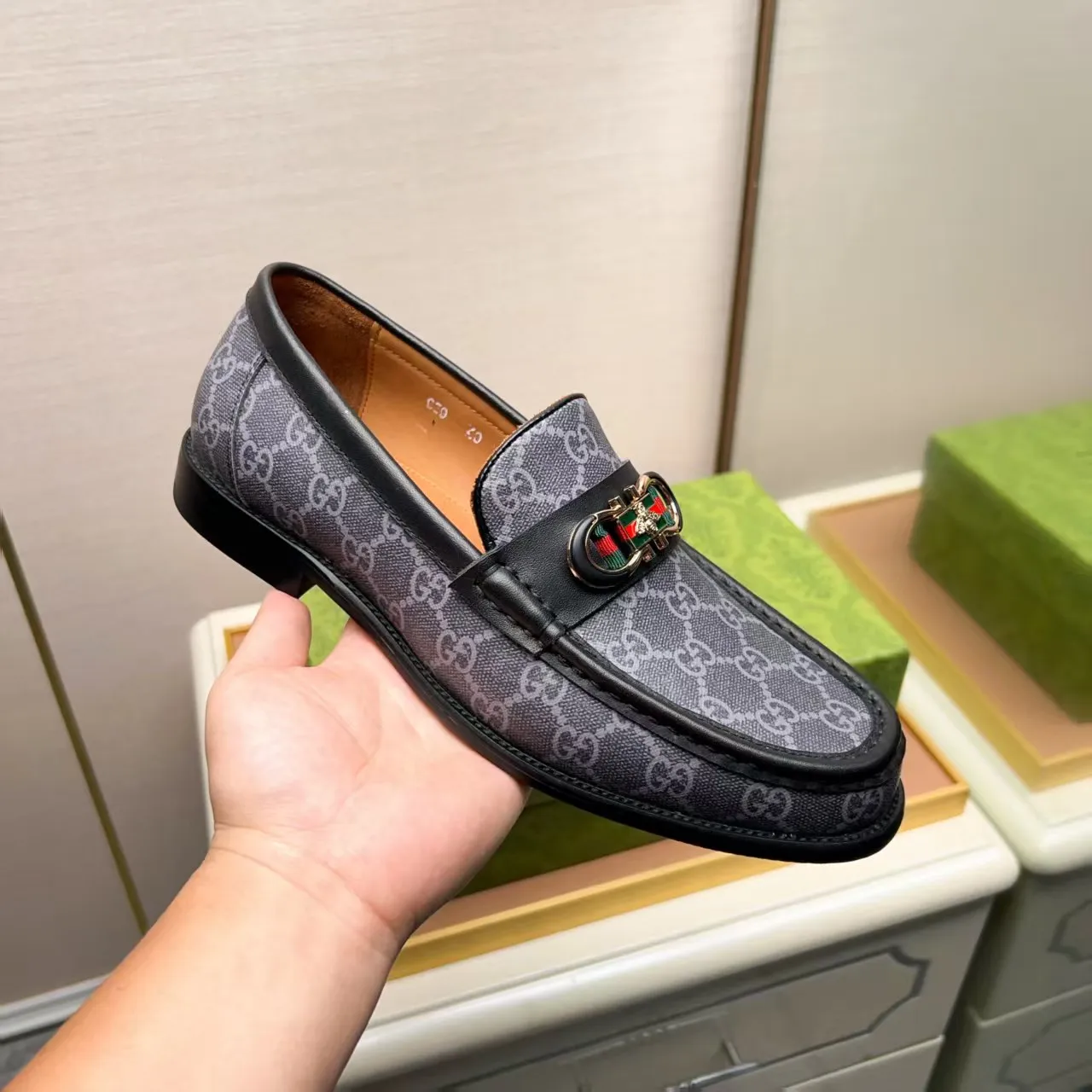 Men's men's shoes 💰460 🆘【GUCCI】Gucci ·🐂里· Hot-selling pea shoes top brand luxury, top quality, the latest fashion pea shoes.. The upper is made of original first-layer cowhide. (Full first-layer water-dyed 🐂 leather·inner). The original stylish and stylish soft rubber wear-resistant and non-slip outsole is light and comfortable on the foot, available in 3 colors! Matching code: 38-44 (customized at 45.46.47)